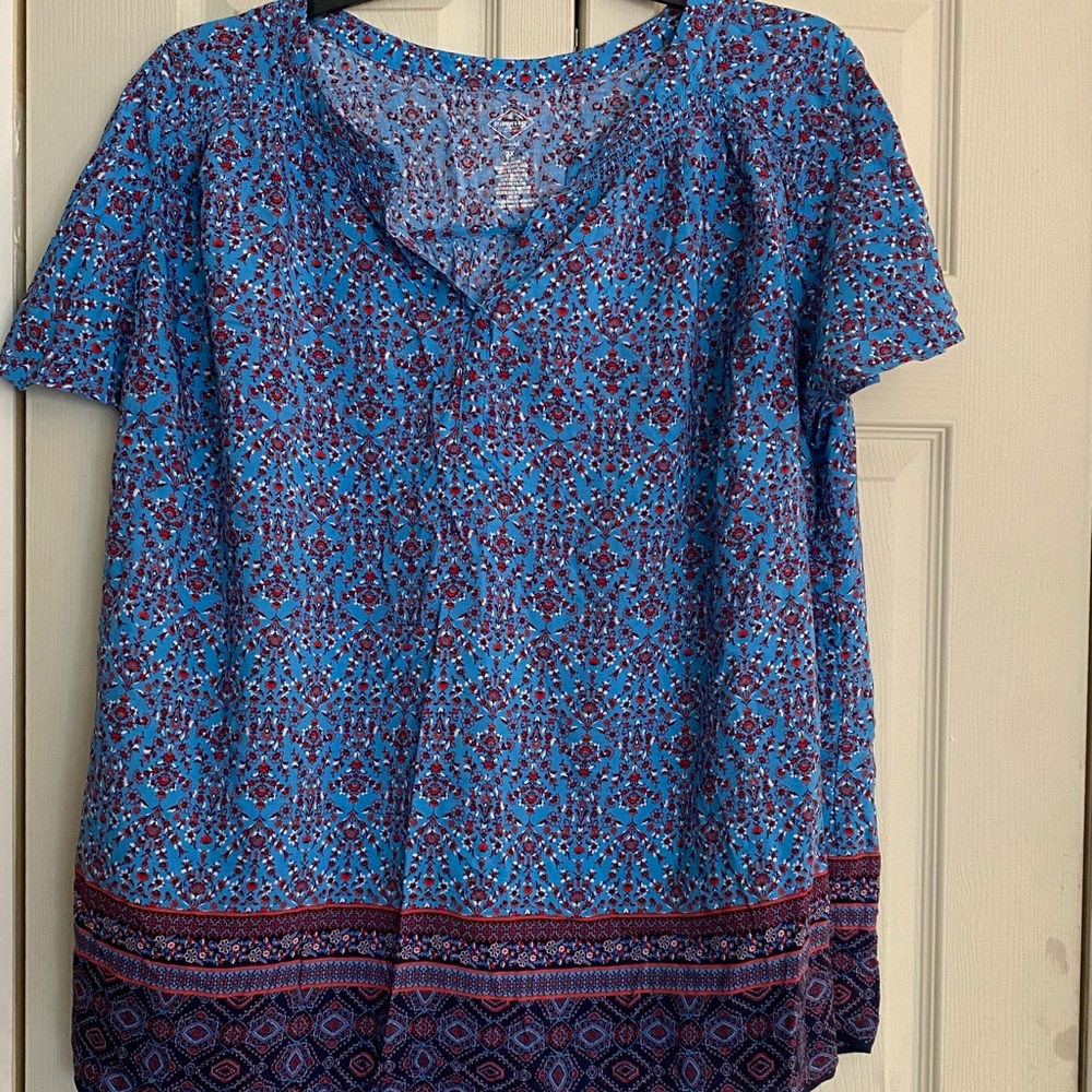 Pretty ,light weight top worn once.